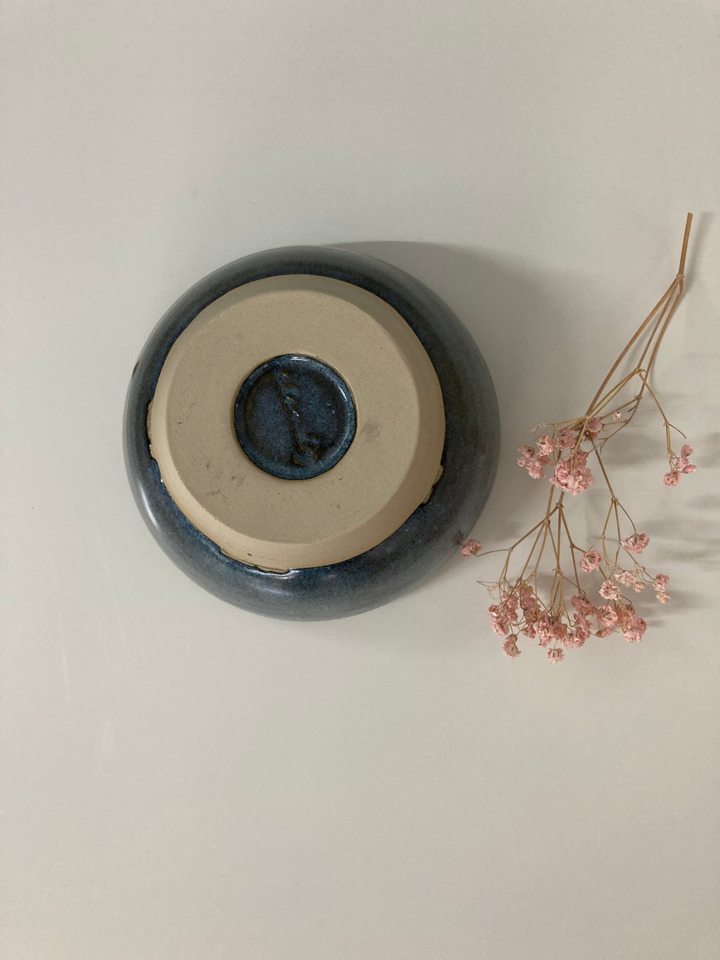 Handgemachte Müslischale glasiert in deepblue