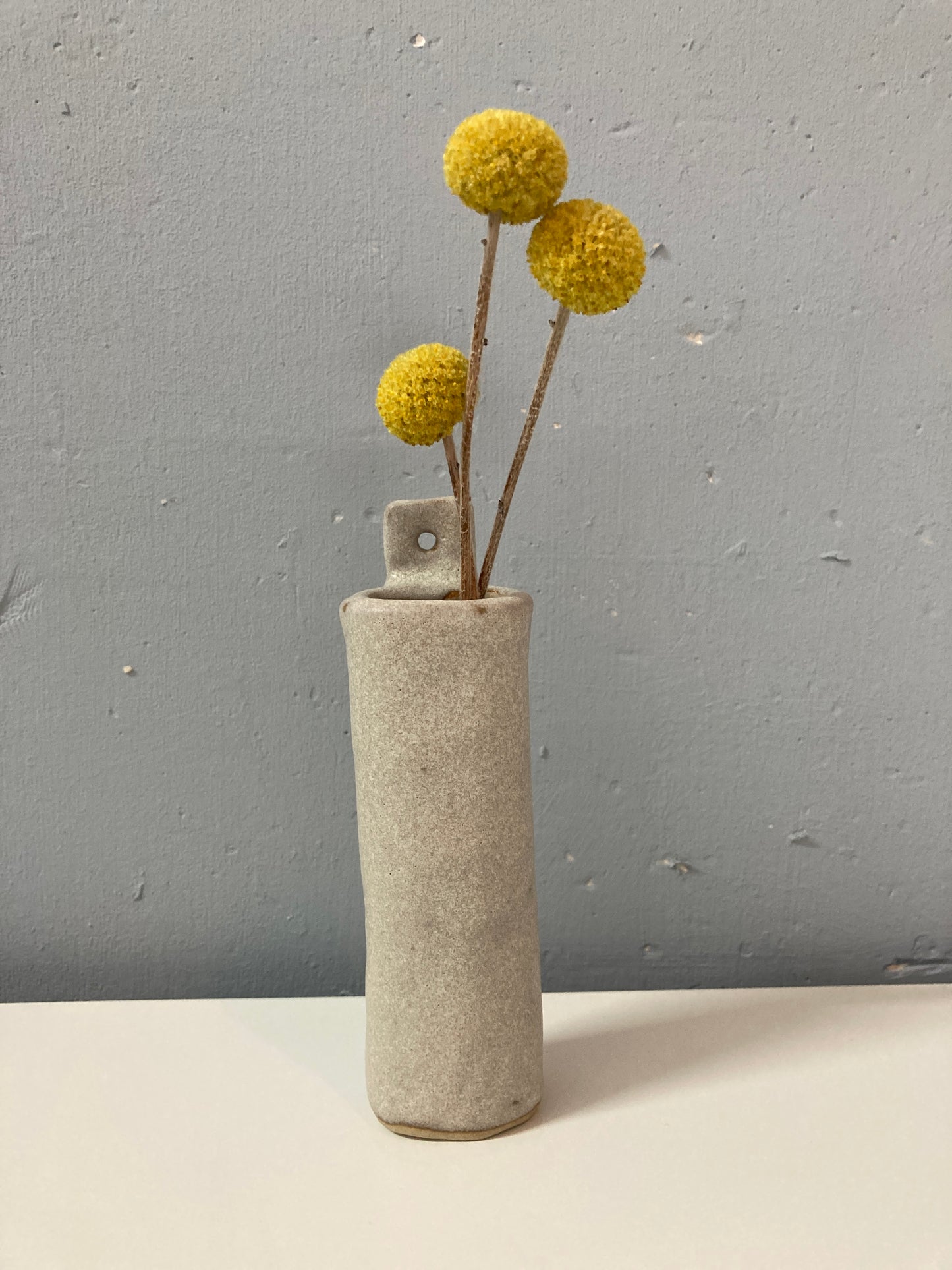 Handgemachte Vase zum Aufhöngen glasiert in Strandgut