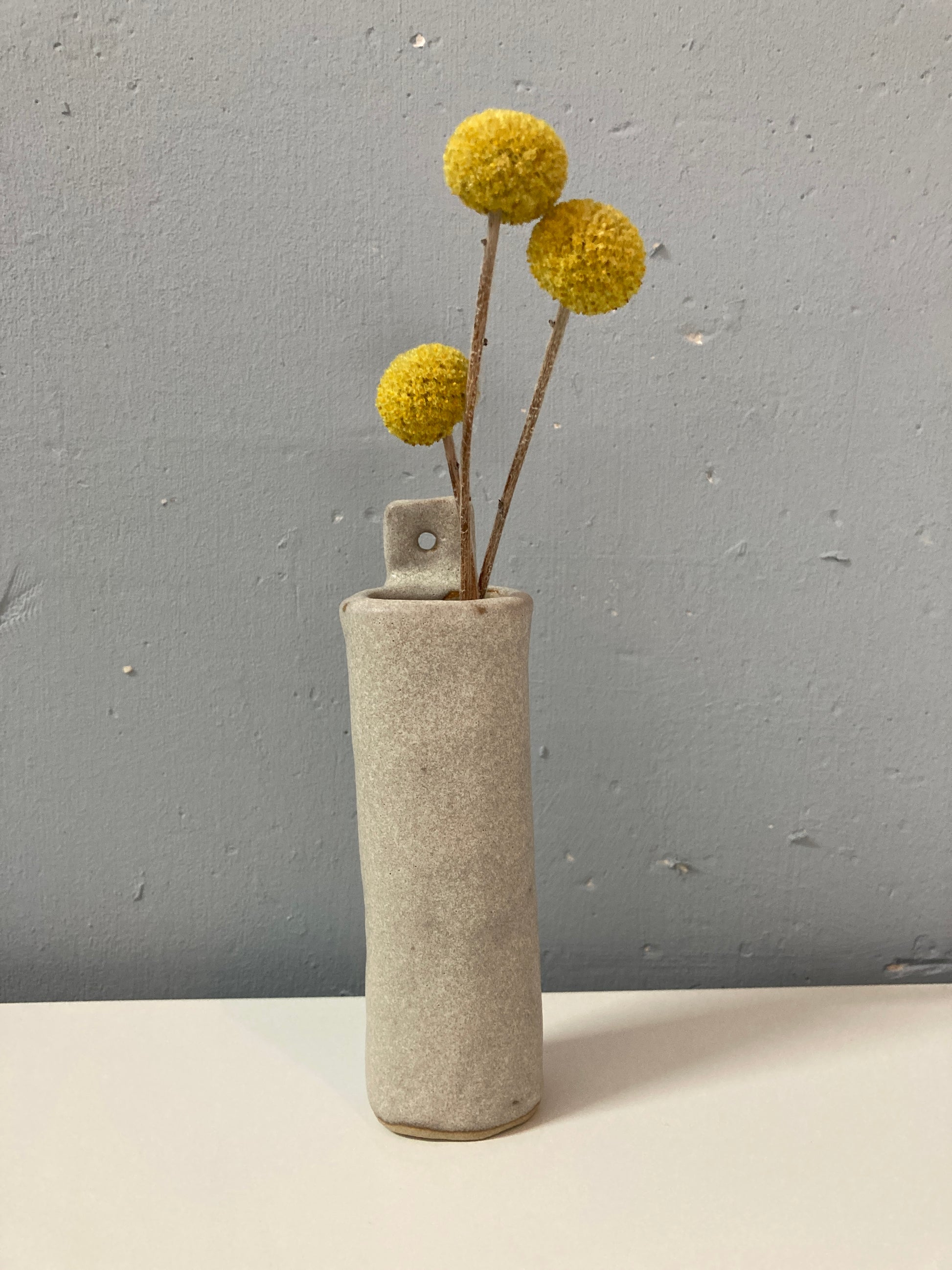 Handgemachte Vase zum Aufhöngen glasiert in Strandgut