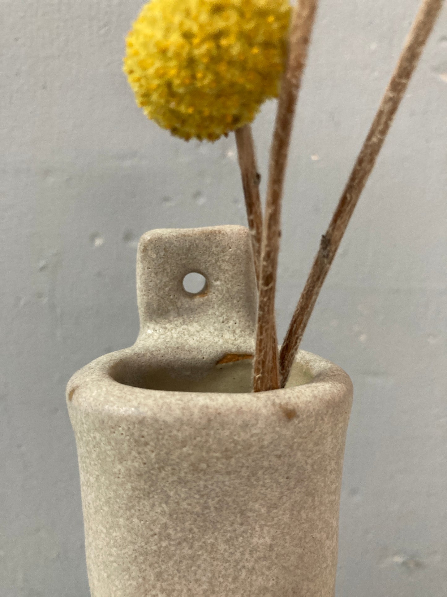 Handgemachte Vase zum Aufhöngen glasiert in Strandgut