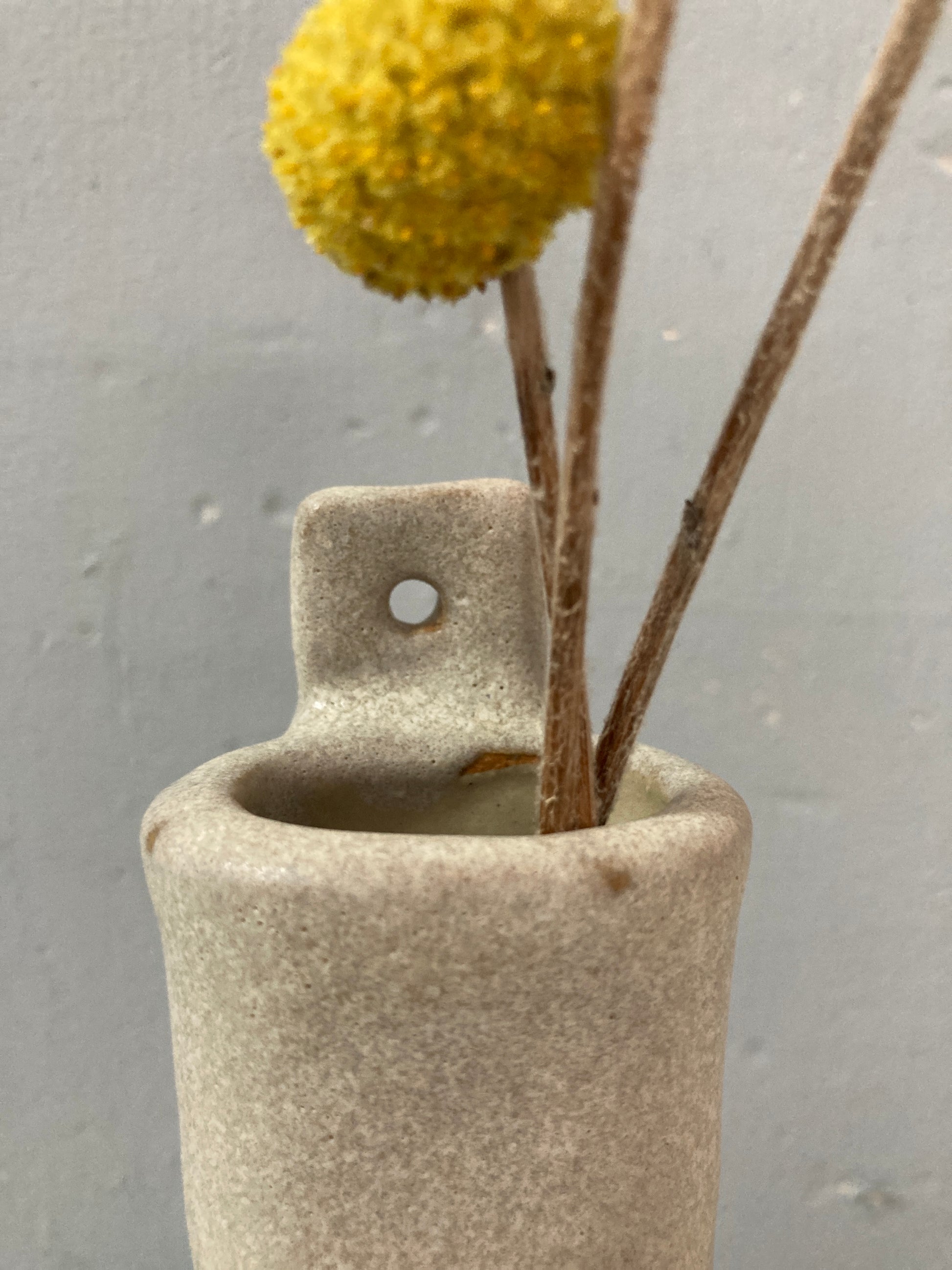 Handgemachte Vase zum Aufhöngen glasiert in Strandgut