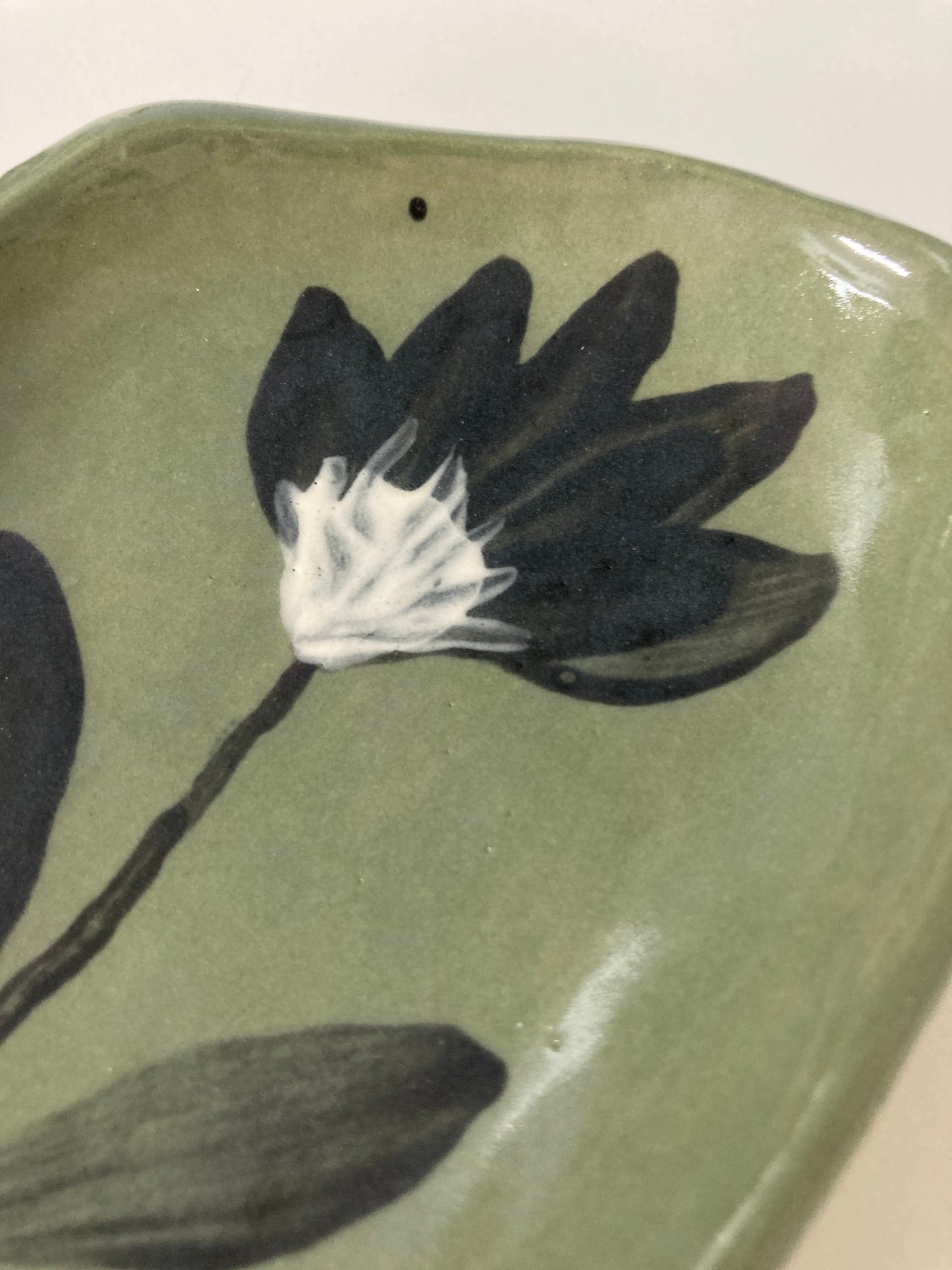Handgemachtes Ablageschälchen mit Blume