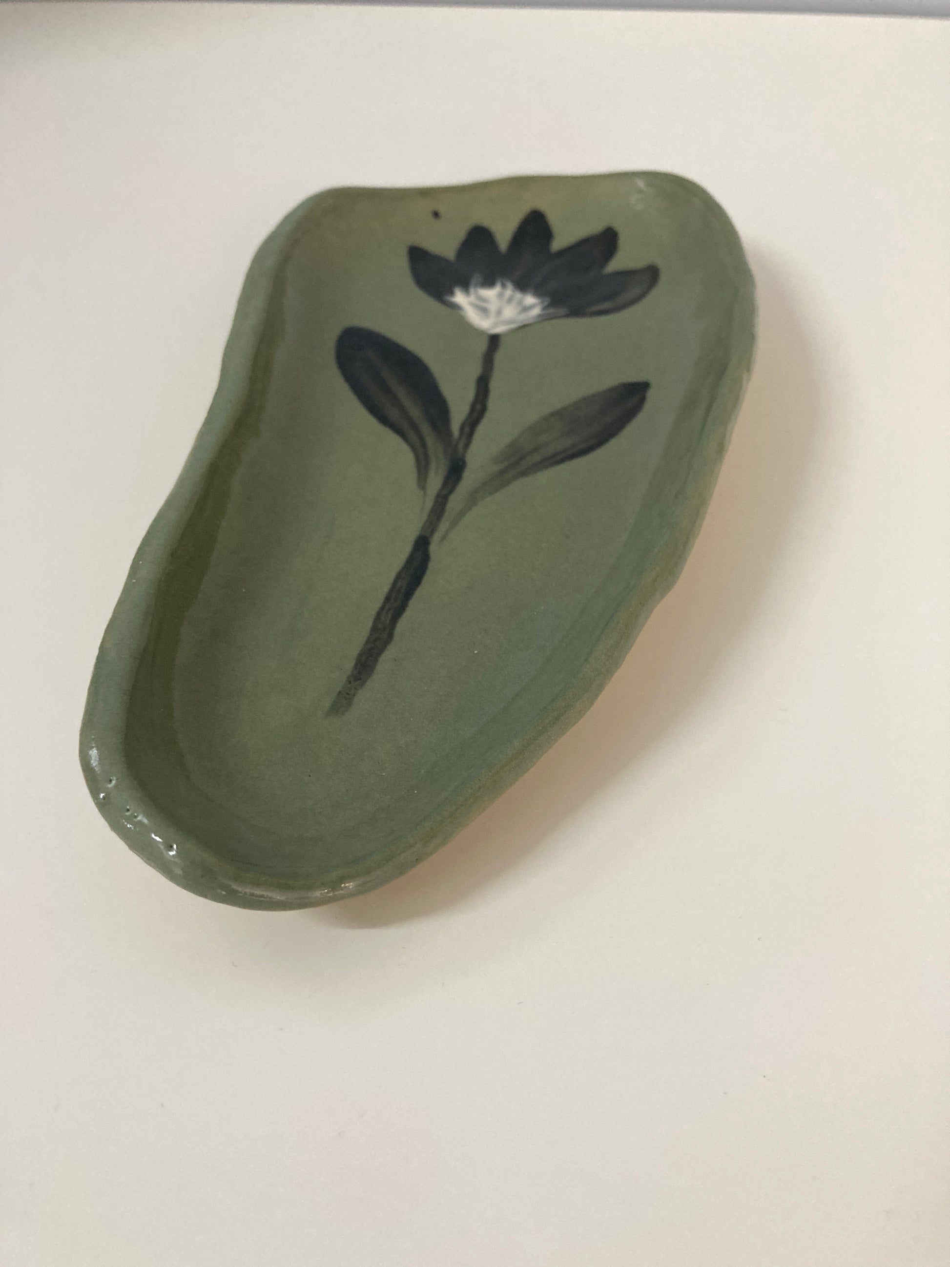 Handgemachtes Ablageschälchen mit Blume