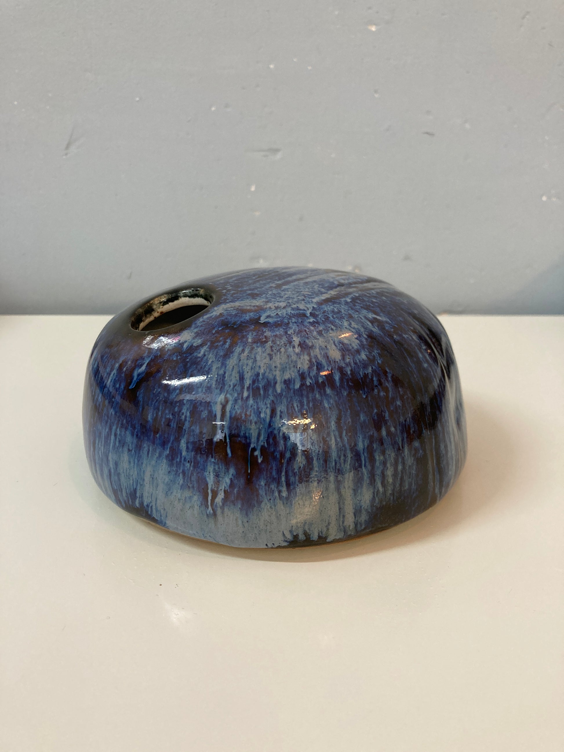 Handgemachte Vase Sternenhimmel glasiert in schwarz blau