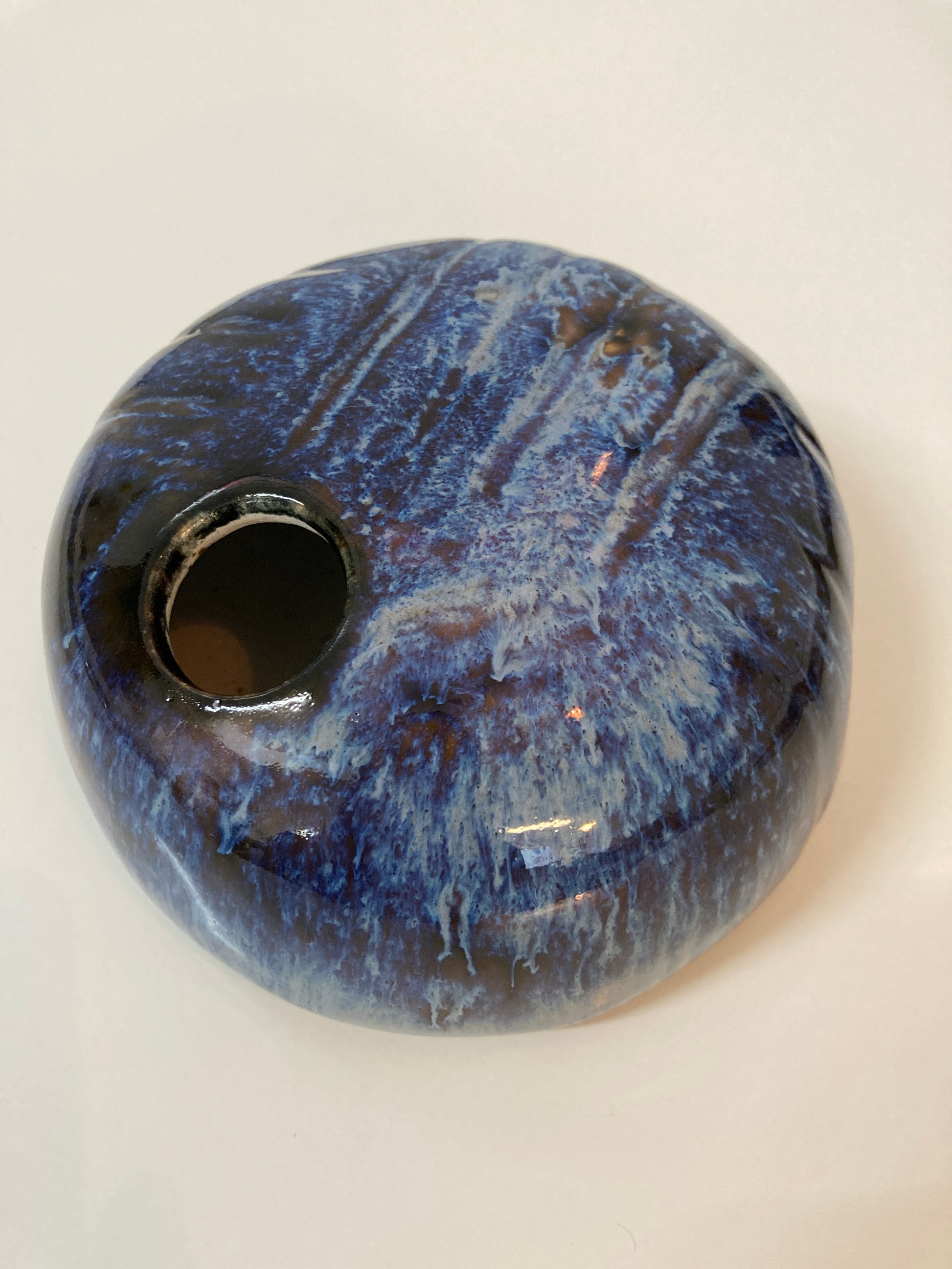 Handgemachte Vase Sternenhimmel glasiert in schwarz blau