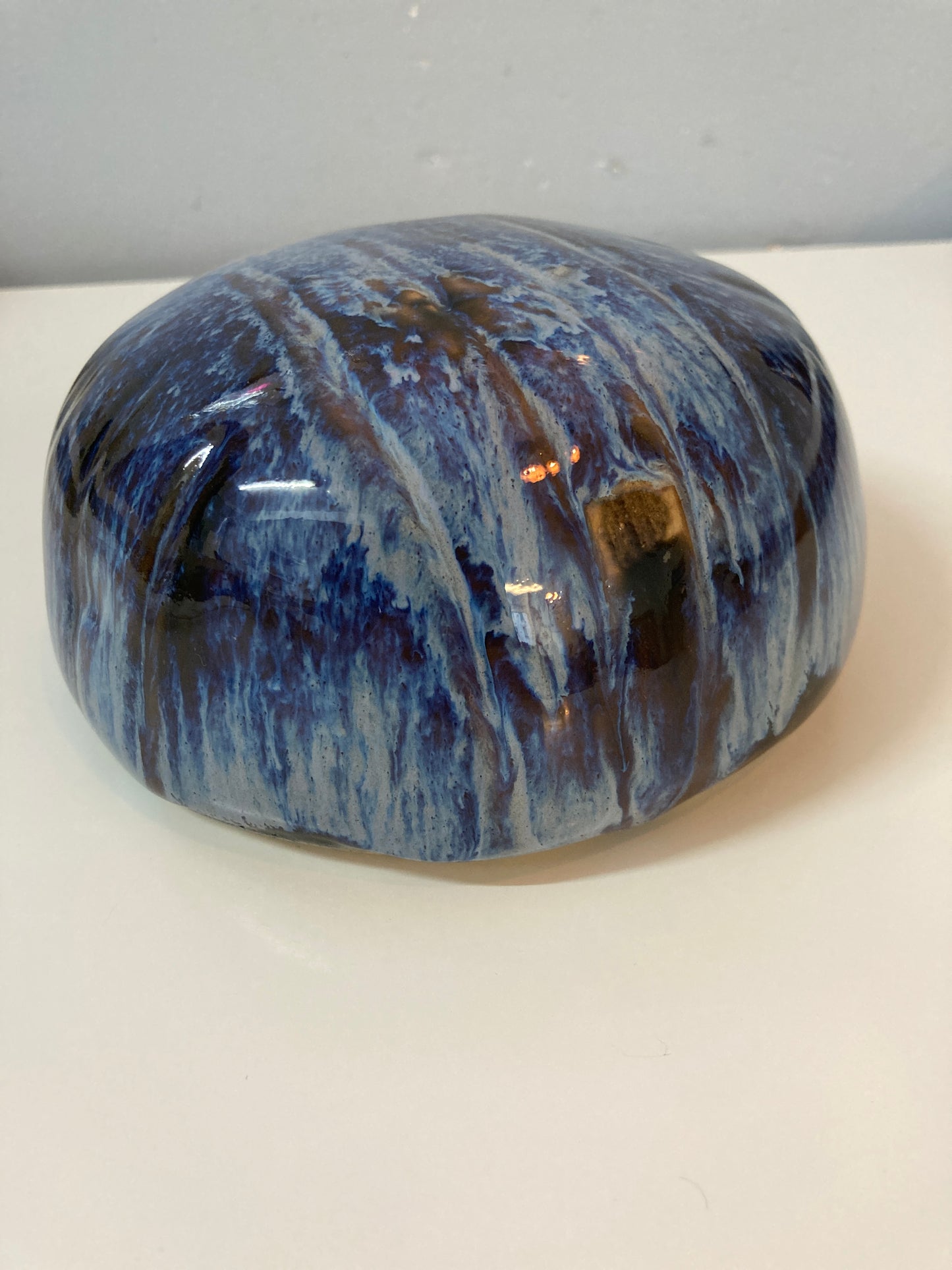 Handgemachte Vase Sternenhimmel glasiert in schwarz blau