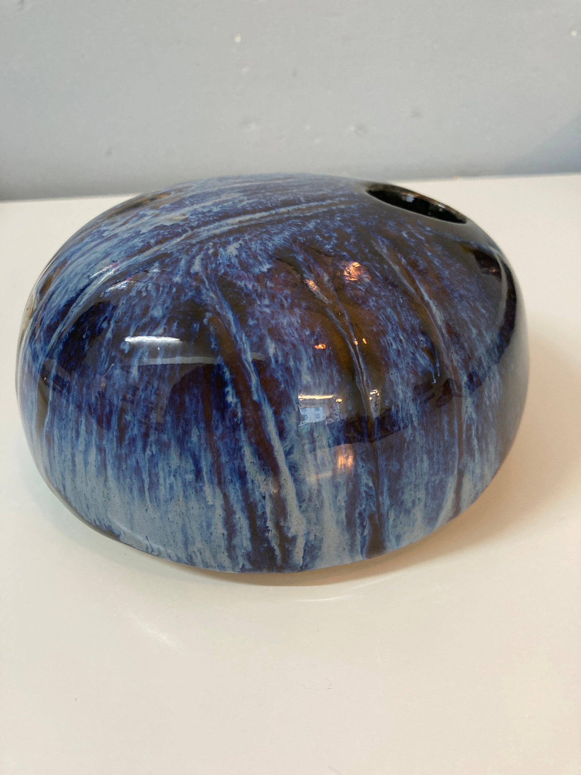 Handgemachte Vase Sternenhimmel glasiert in schwarz blau