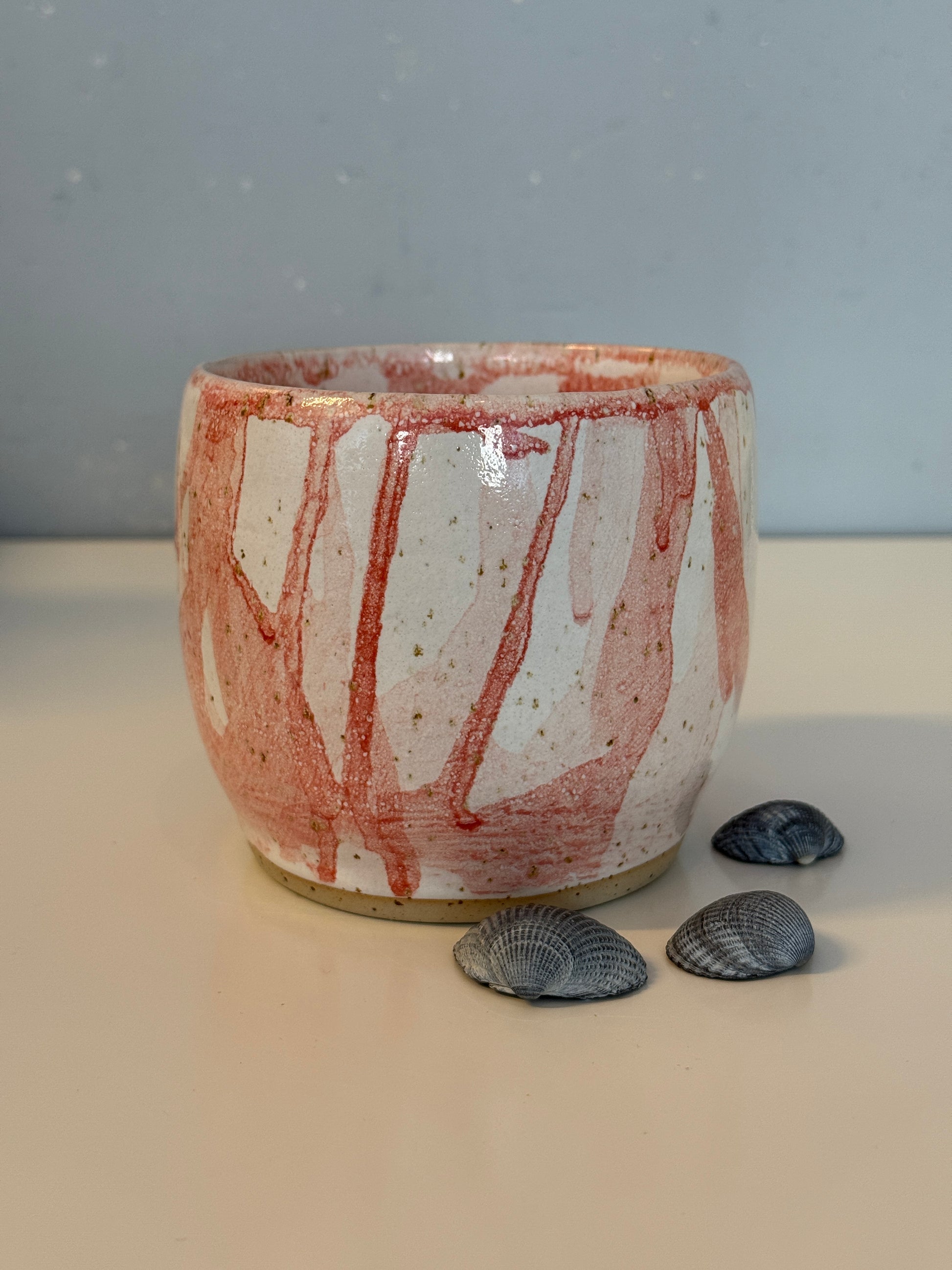 Handgemachte Vase | Utensil glaseirt in weiß mit rosa Verlauf