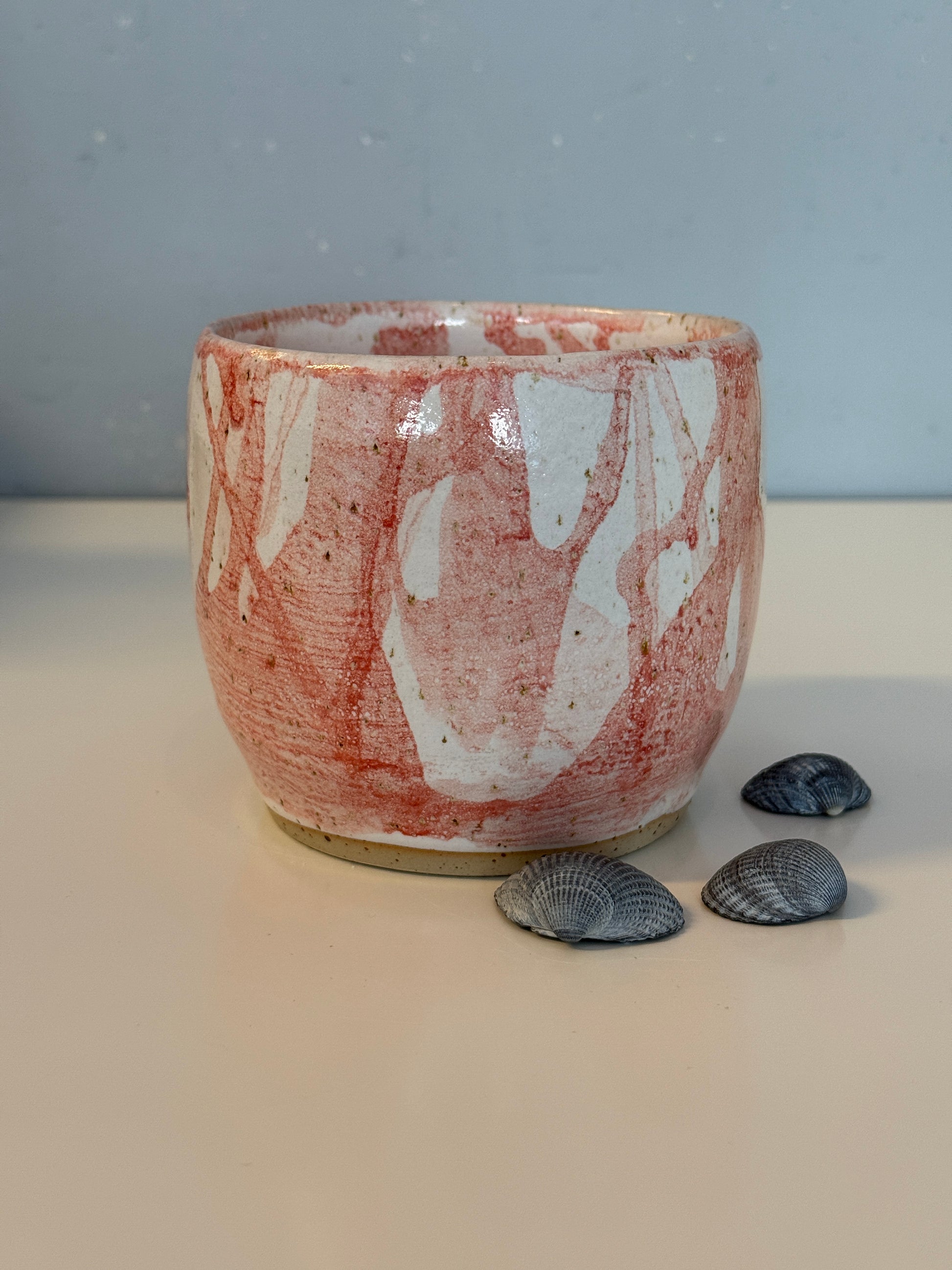 Handgemachte Vase | Utensil glaseirt in weiß mit rosa Verlauf