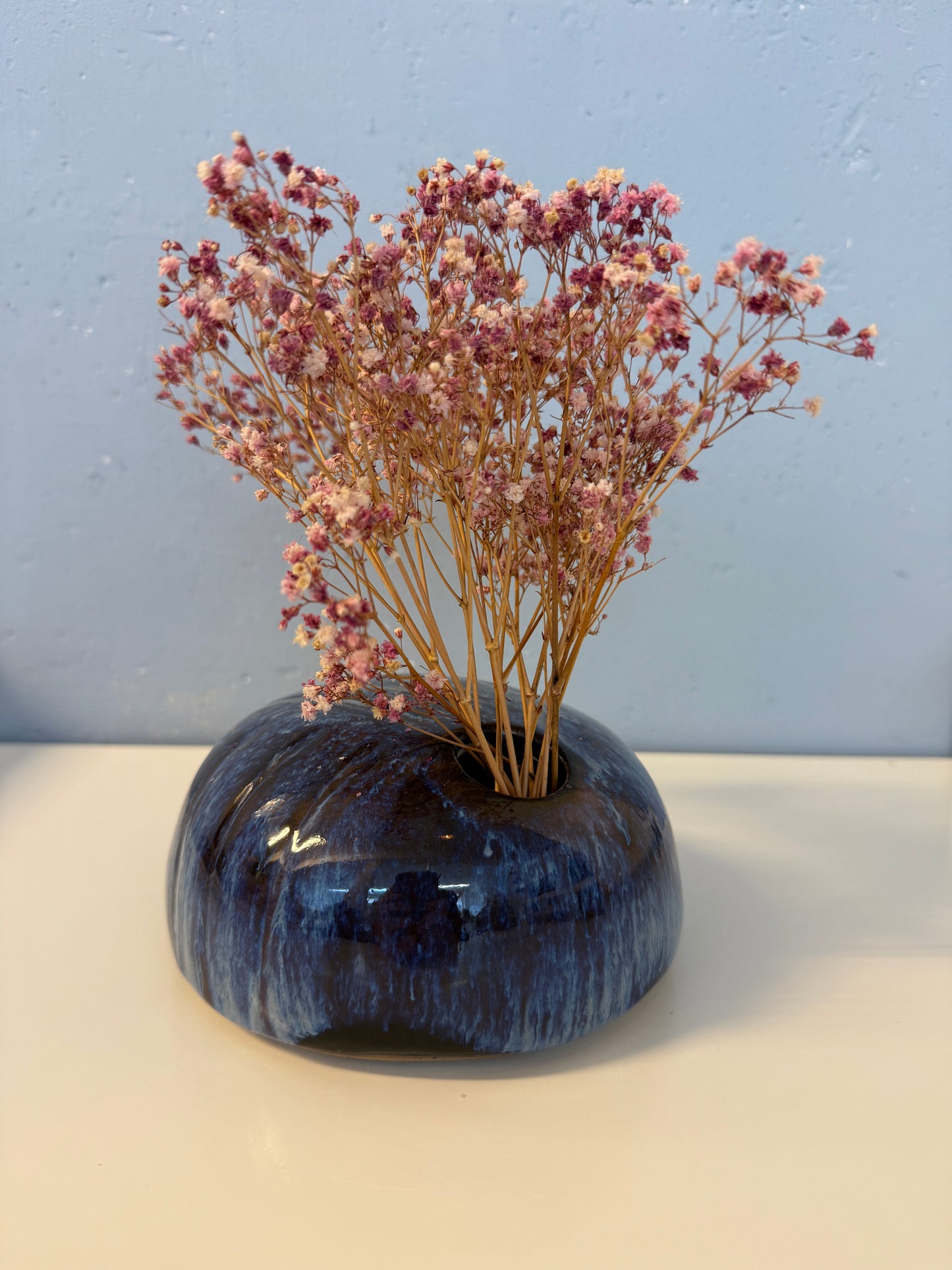Handgemachte Vase Sternenhimmel glasiert in schwarz blau