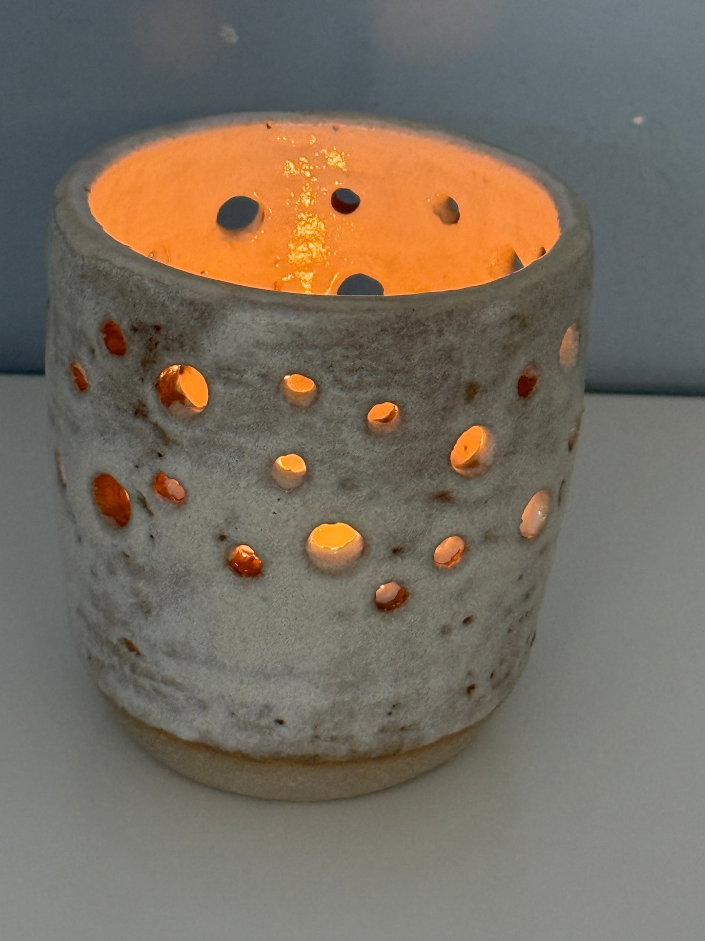 Handgemachtes Windlicht glasiert in Strandgut