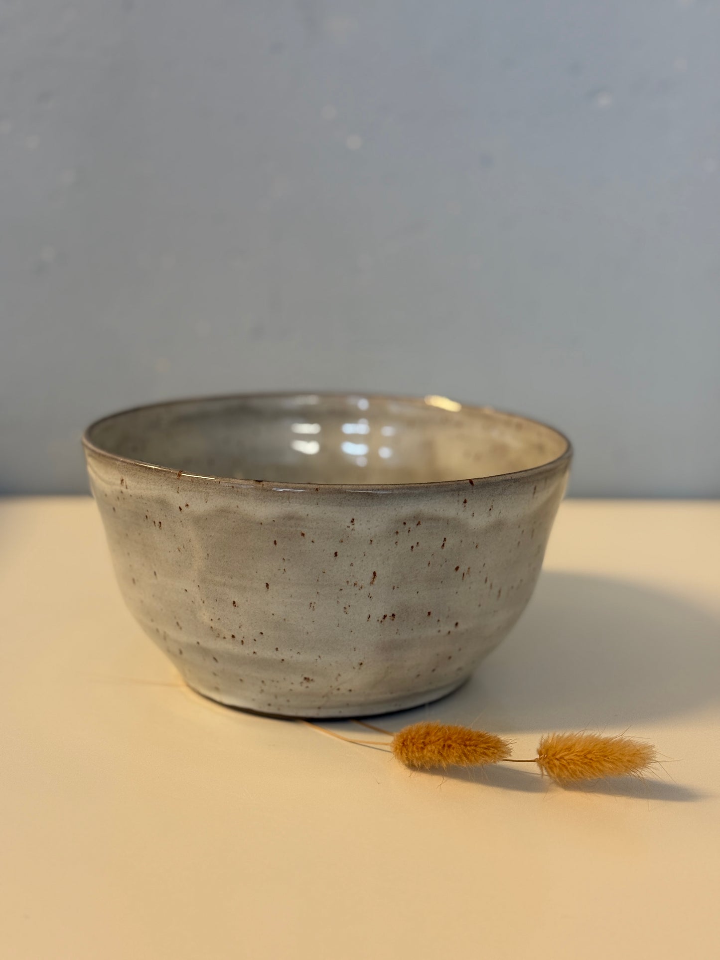 Handgemachte Big Bowl glasiert in Pyritweiß