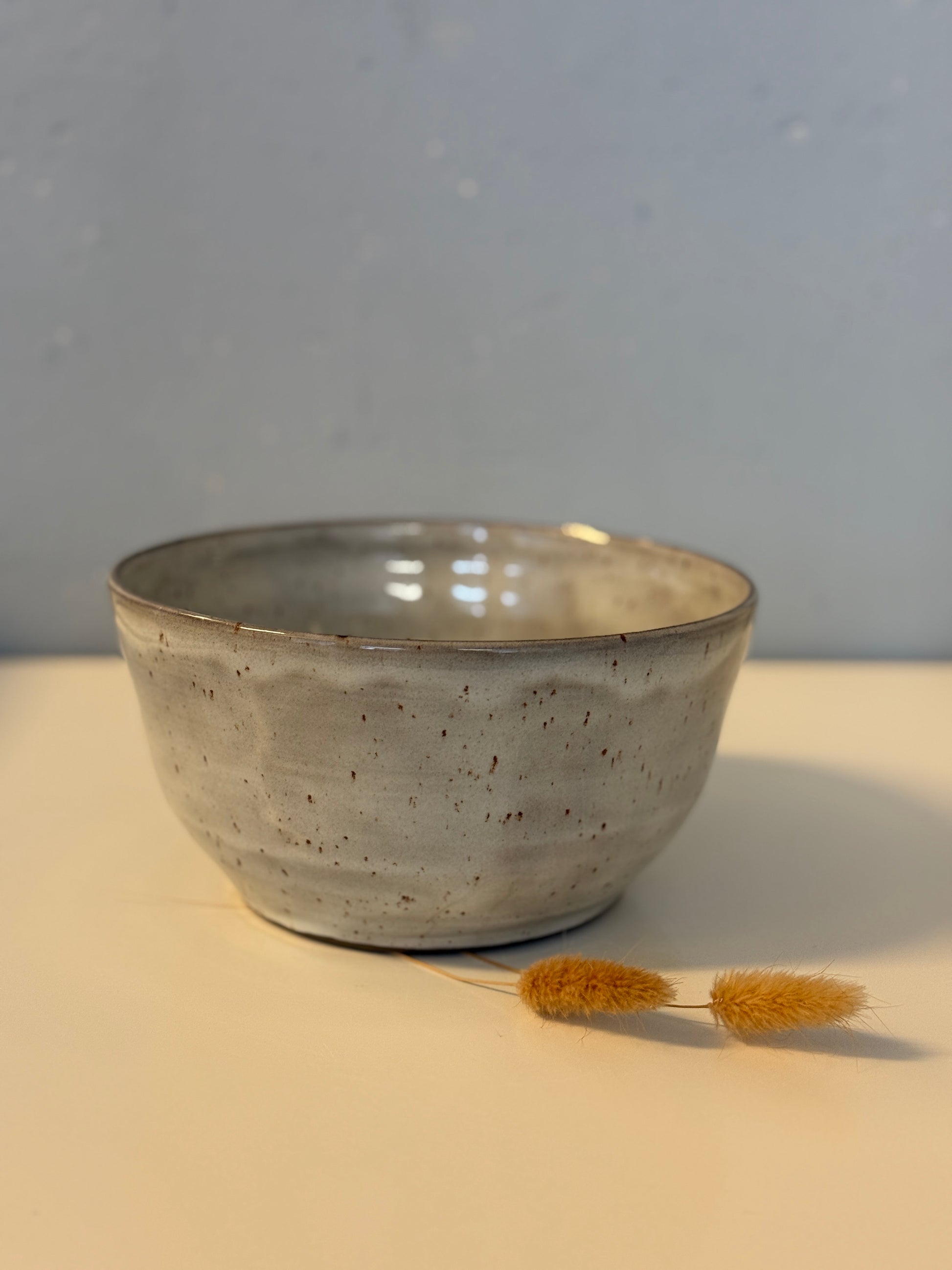 Handgemachte Big Bowl glasiert in Pyritweiß