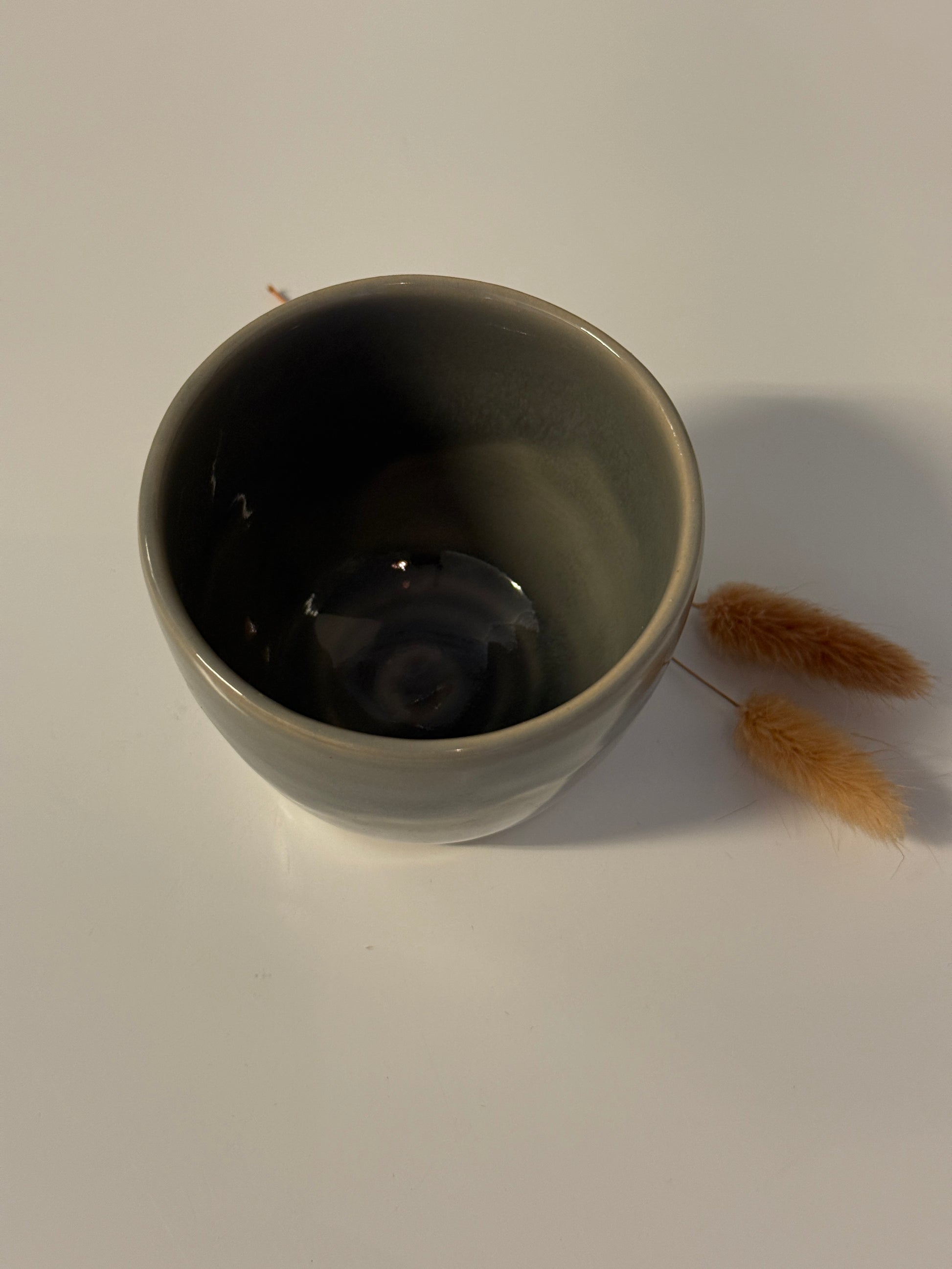 Handgemachte kleine Snackschale grau mit weißem Verlauf