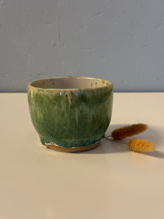 Hangemachte kleine Snackschale grün und weiß