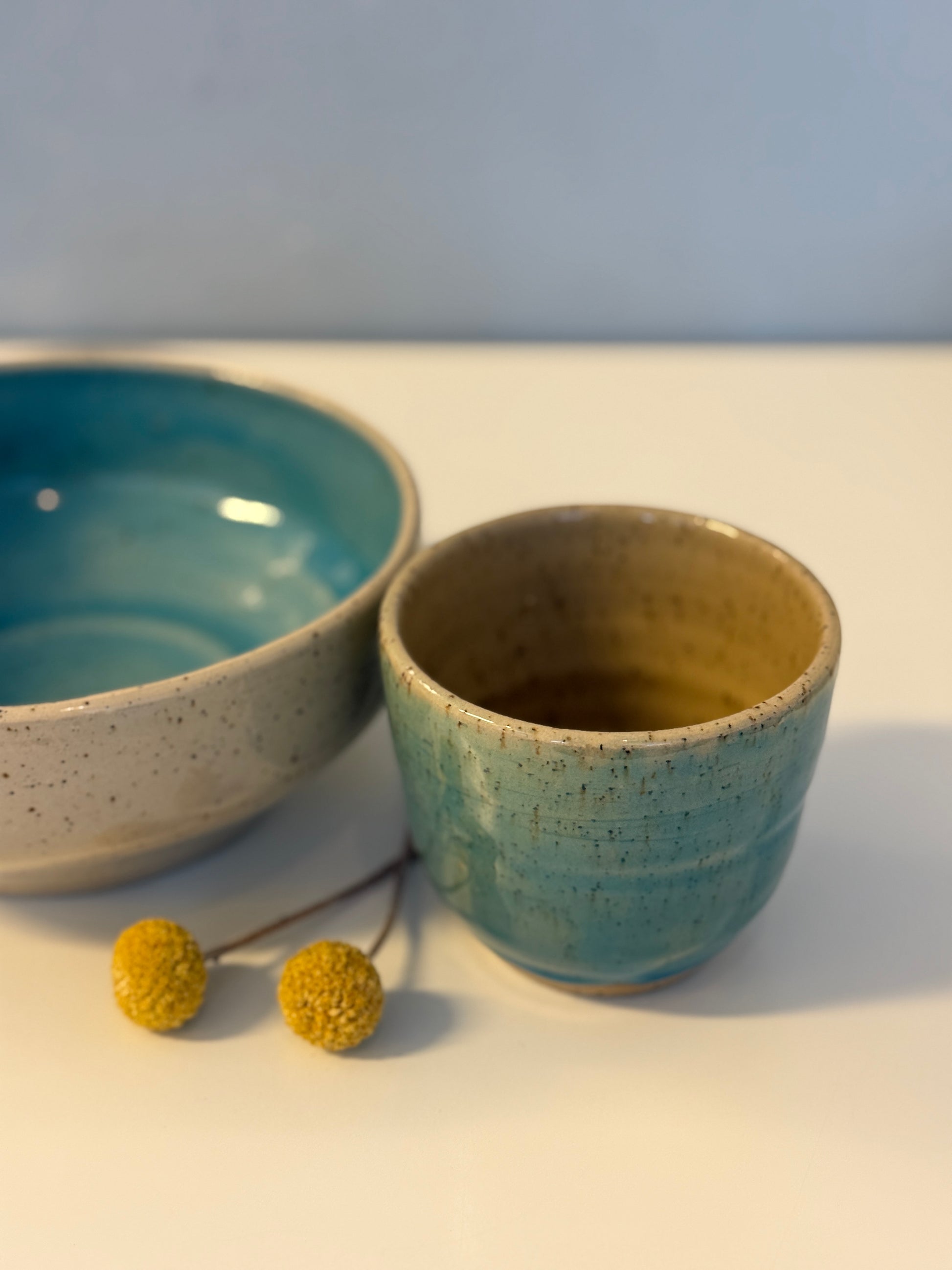 Handgemachte Bowl mit Becher glasiert Türkis und Transparent