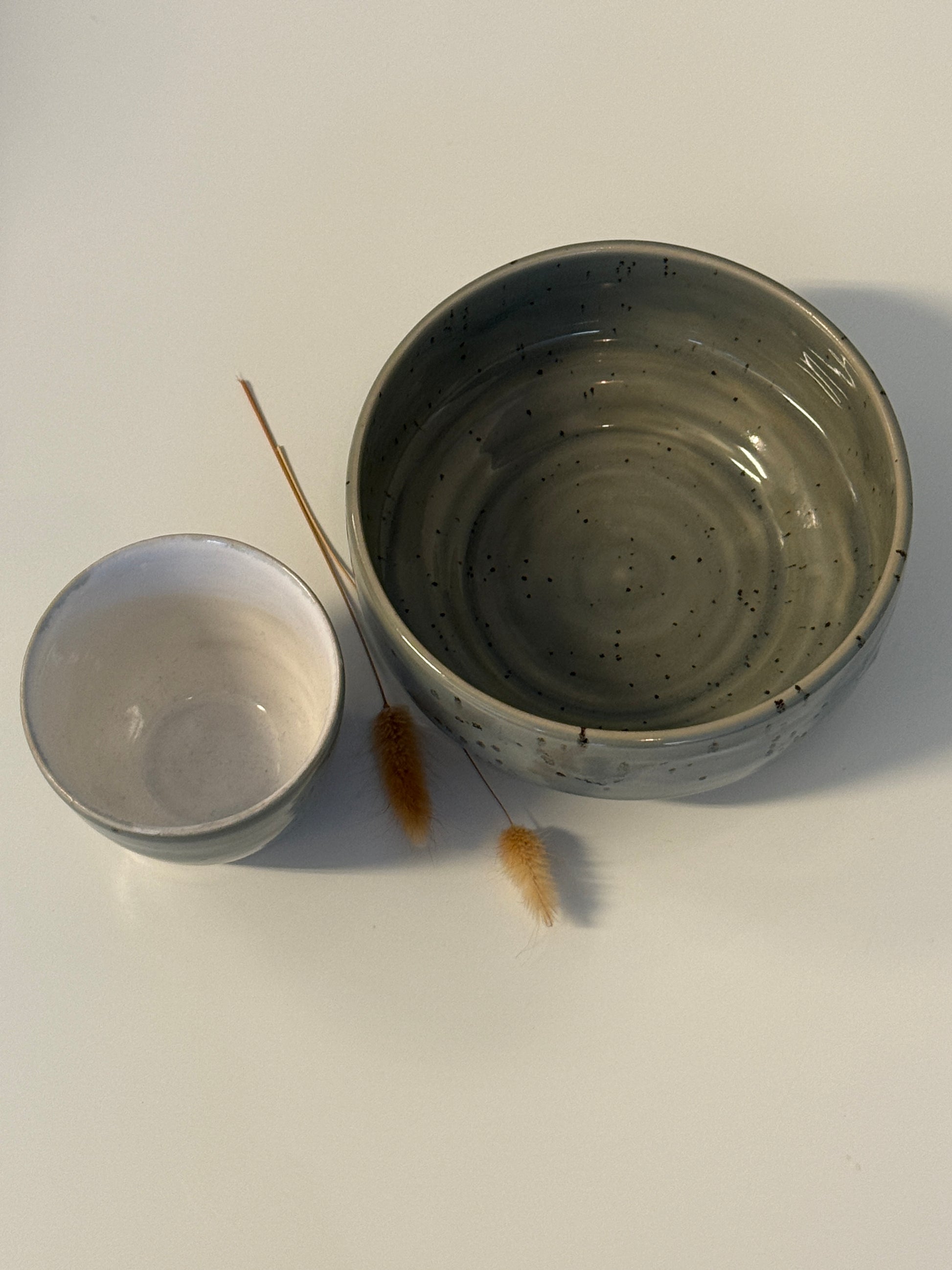 Handgemachte Bowl und Becher galsiert in Rauchquarz